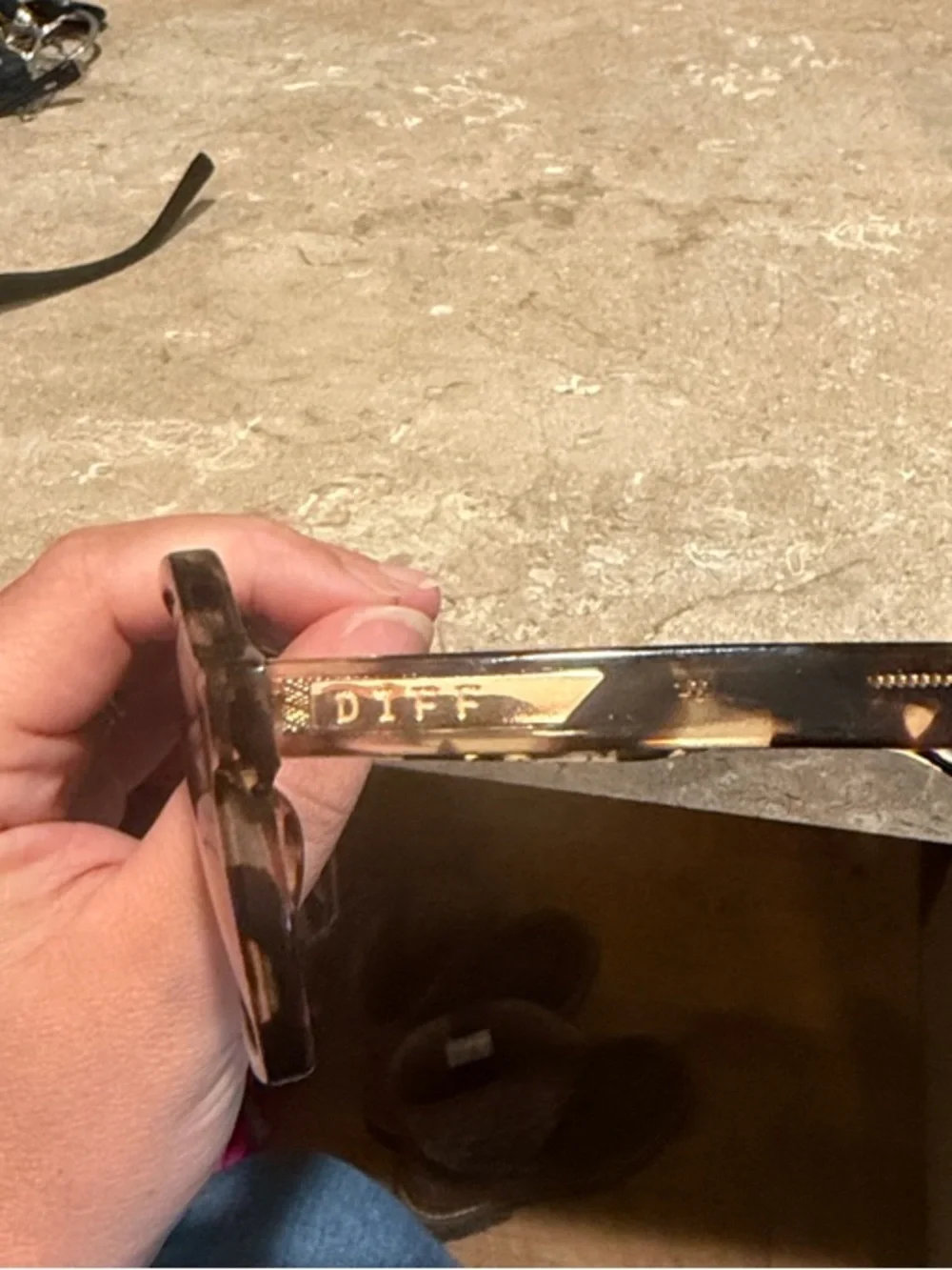 DIFF Cameron Sunglasses - Picture 4 of 4